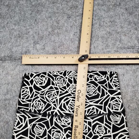 Lululemon Leggings Size 4 Cropped Womens Mosaic Roses Run Athletic Gym Workout - Picture 2 of 9